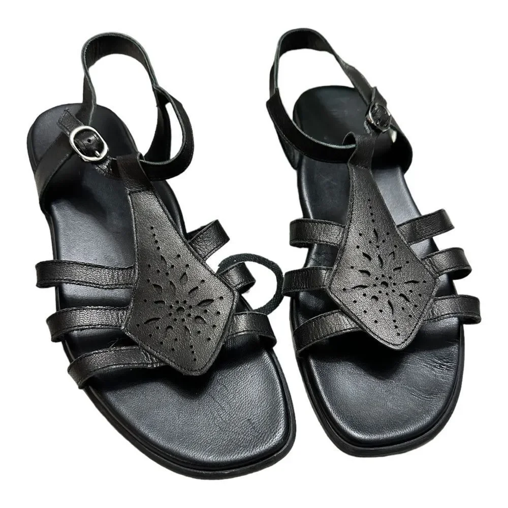 Munro black leather starburst perforated sandal Size 10b American made